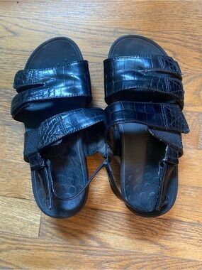 Vionic Roma Adjustable Sandal Black Croc Embossed Women’s 7 Wide Sandal